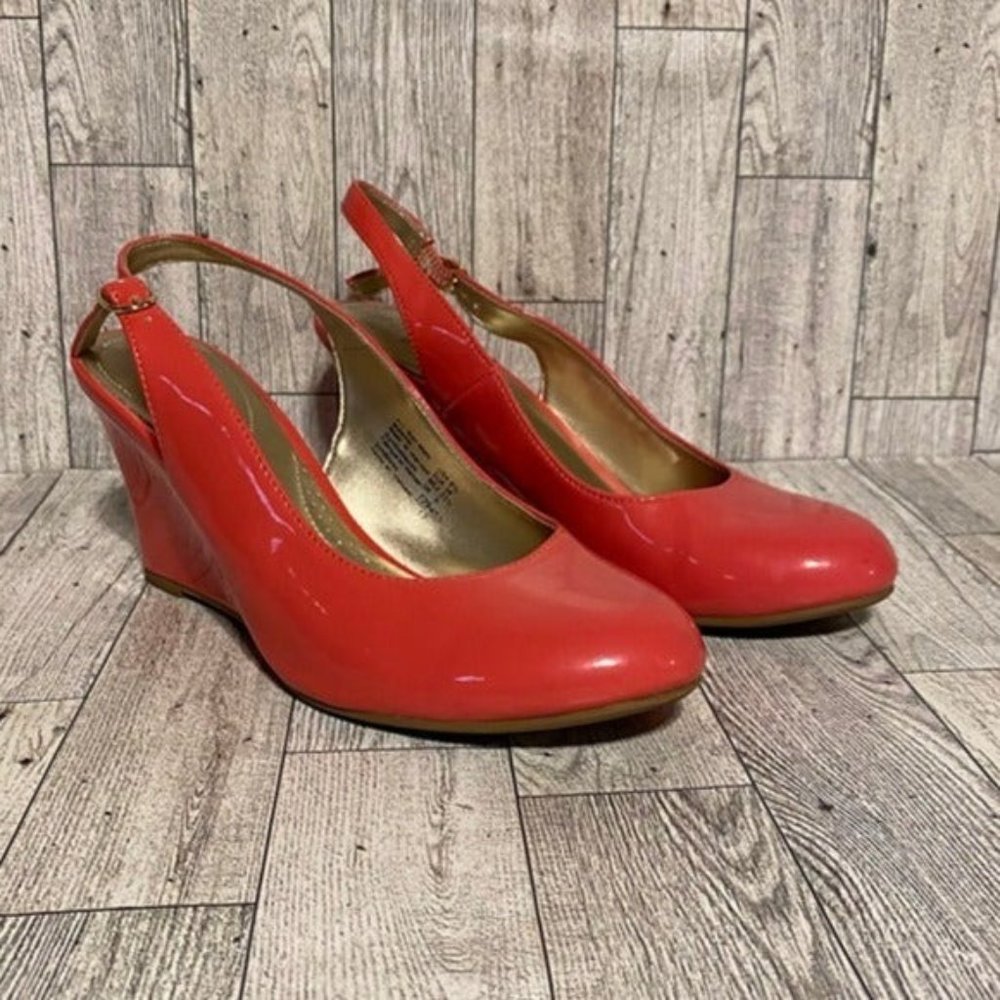 DexFlex by Dexter Coral Colored Wedge Heels Size 6.5